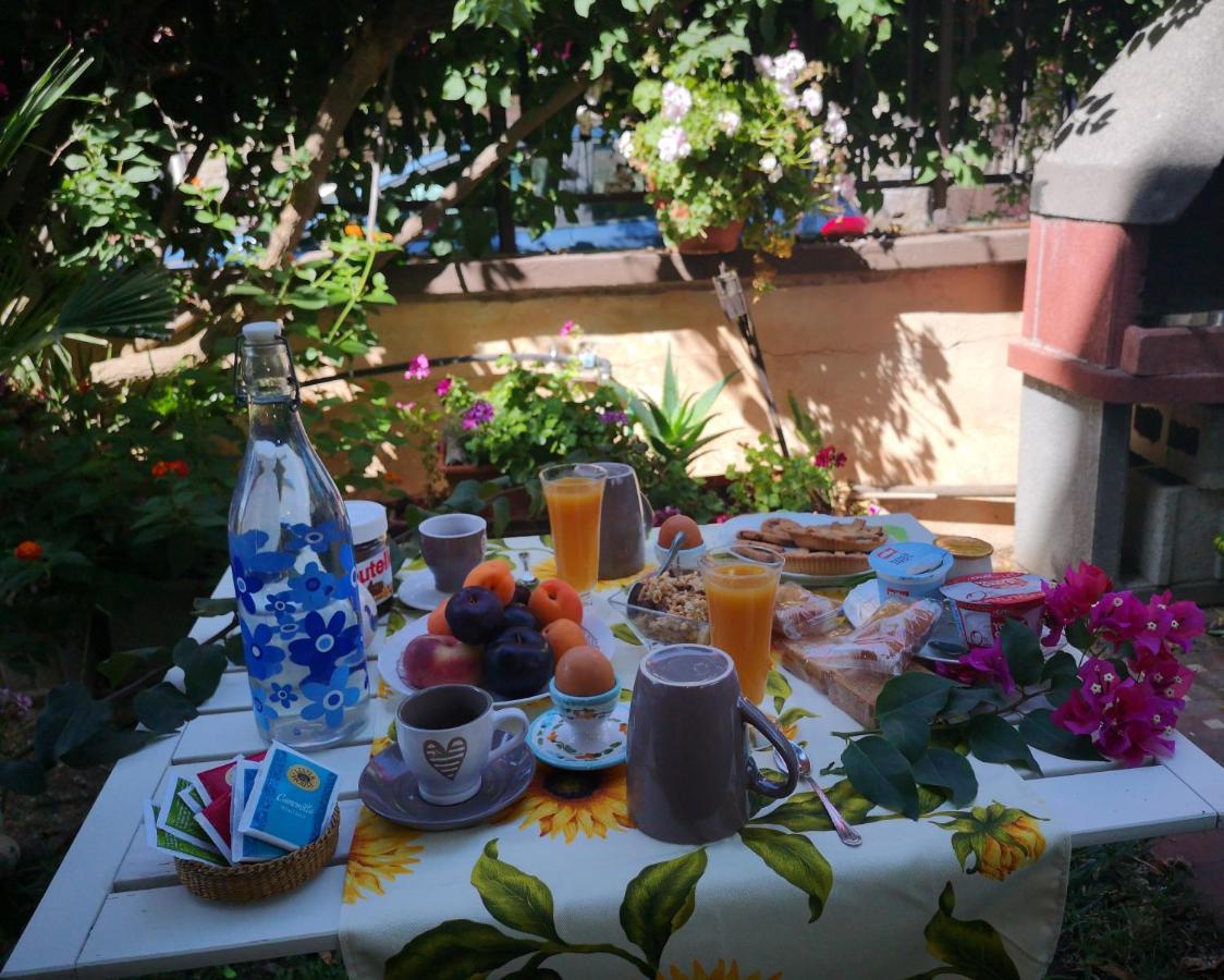 Il Giardino Di Anna - Charming Rooms In Cagliari Exterior photo